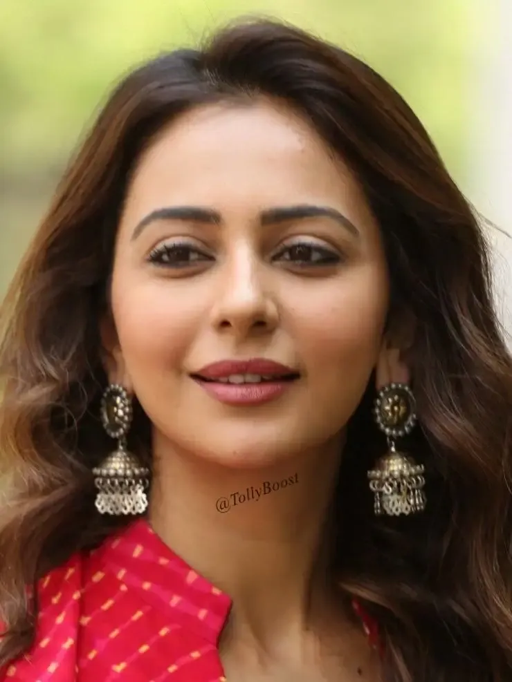 INDIAN ACTRESS RAKUL PREET SINGH LONG HAIR FACE CLOSEUP 5